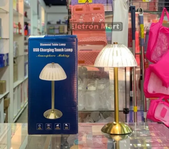 Abajur, luminária luxuosa, meia luz