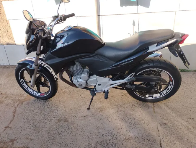 CB 300  2012