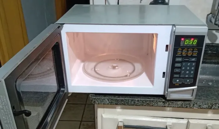Microondas Continental 24 litros 110v