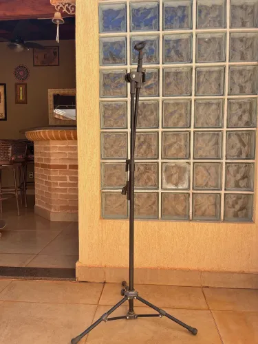 Pedestal para Microfone com Regulagem de Altura e Dobrável- Preto