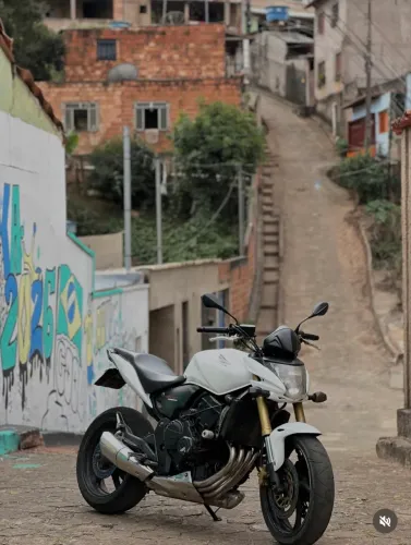 VENDE - SE MOTO COM URGÊNCIA !