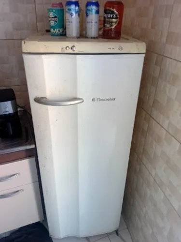 Geladeira barbada 250$
