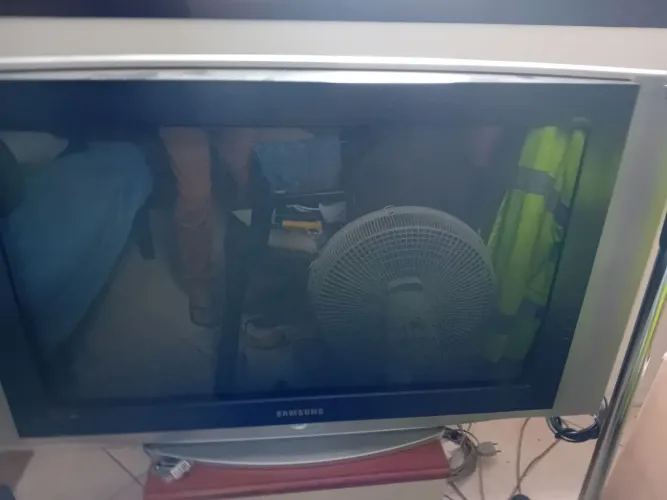 Tv Samsung LCD 30 pol. com defeito