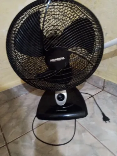 Ventilador marca Premium usado em bom uso
