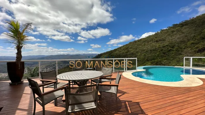 Mansão Exclusiva com Vista Privilegiada no Condomínio Quintas do Sol.