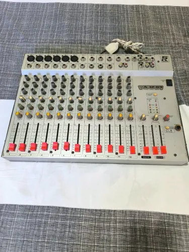 mesa de som staner