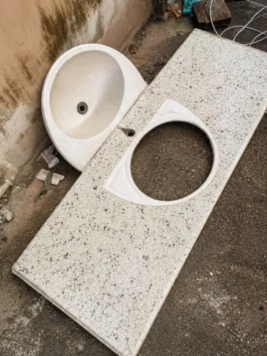 Bancada de granito com cuba para banheiro