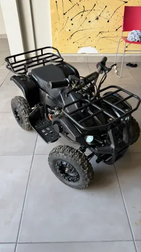 Mini quadriciclo