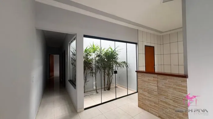 Casa à Venda no Jardim Mariana com 2 Quartos, Jardim de Inverno e Churrasqueira