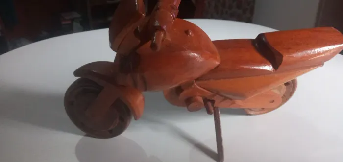 Réplica em madeira