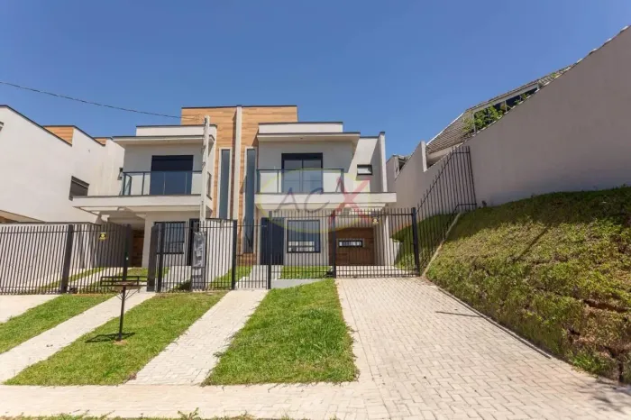 Sobrado com 3 dormitórios à venda, 103 m² por R$ 650.000,00 - Atuba - Curitiba/PR