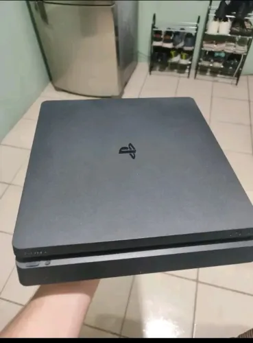 Ps4 slim 3 controles,3 jogos.