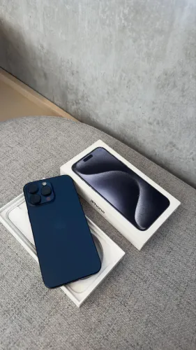 15 pro Max azul