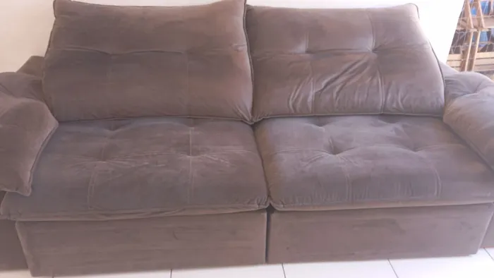 Vendo sofá retrátil 2.50X1.20 marrom valor 650.00 pra entregar em Maringá