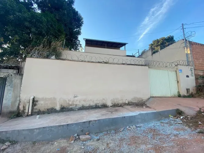 Casa com 3 quartos em mateus leme 