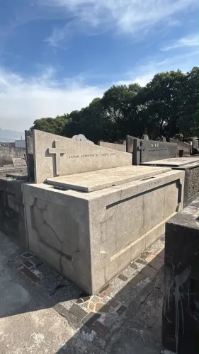 JAZIGO PERPÉTUO À VENDA - CEMITÉRIO SÃO FRANCISCO XAVIER (CAJU)