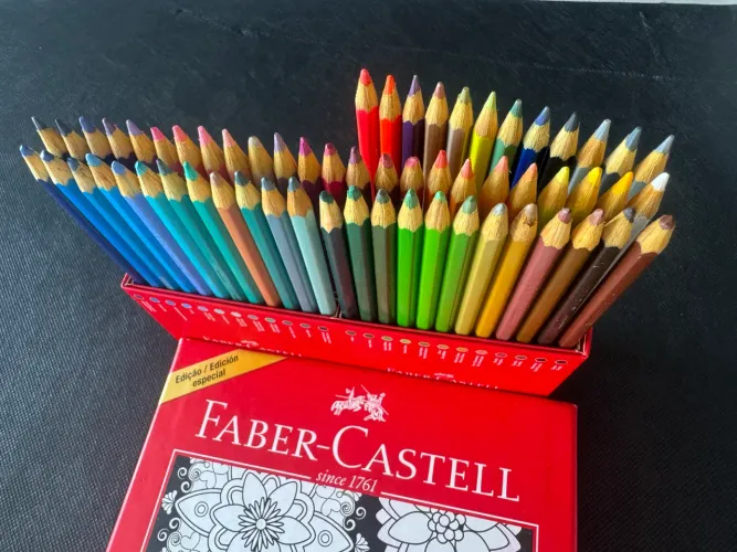 Lápis de cor Faber-Castell 61 cores