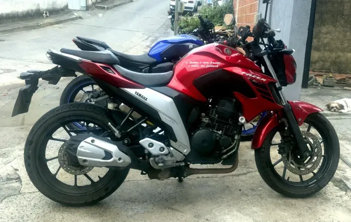 Moto fz250