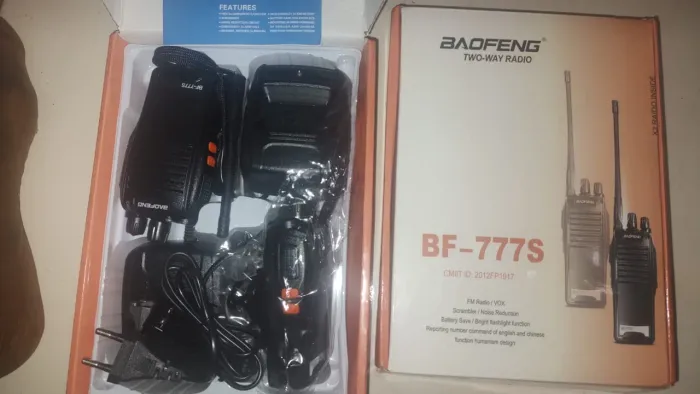 Rádio comunicador novo, na caixa. Preço pra hoje 