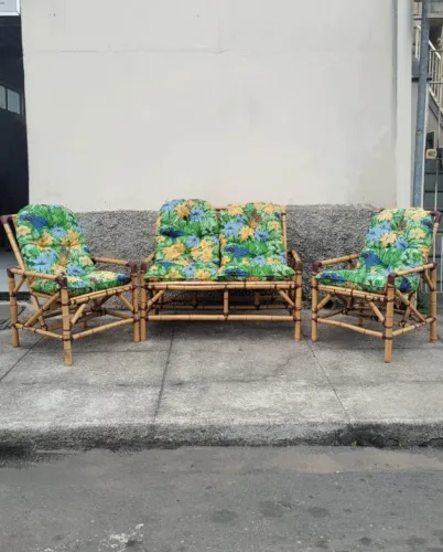 Conjunto de poltrona e namoradeira de bambu