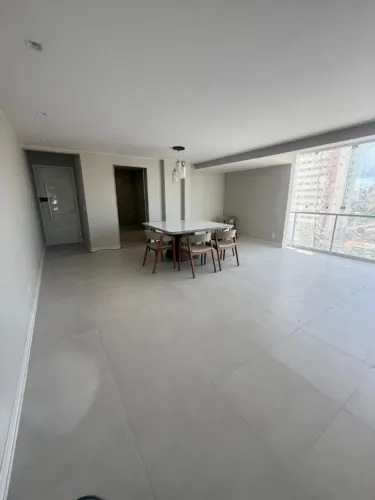 Apartamento no Ed. Mônaco, no coração do Umarizal. 3 quartos/ 1 suite.