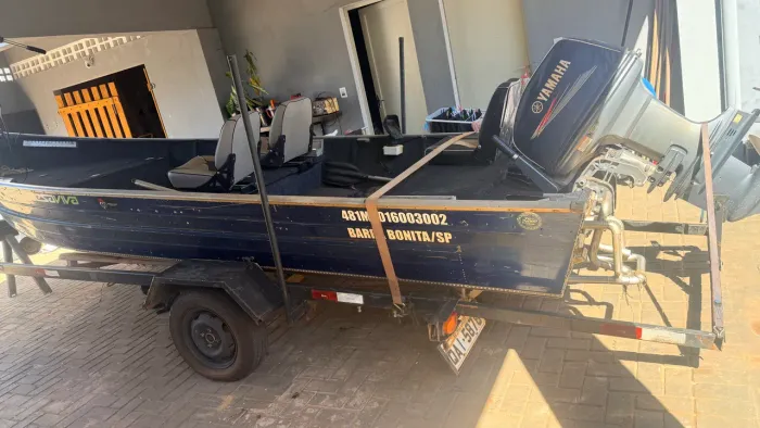 Barco 5,5m plataformado com motor yamaha 40HP e carreta