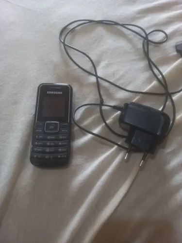 Celular antigo de teclado Samsung relíquia funcionando