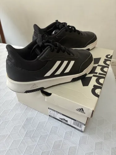 Tênis Adidas Original tamanho 34 menino
