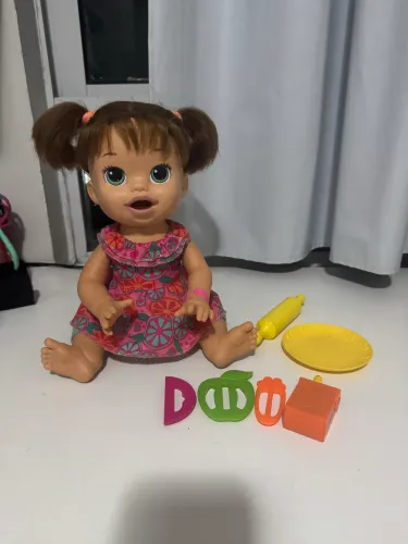 BONECA BABY ALIVE COMILONA MORENA