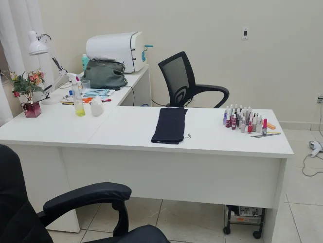 Vende -se mesa para escritório de madeira 