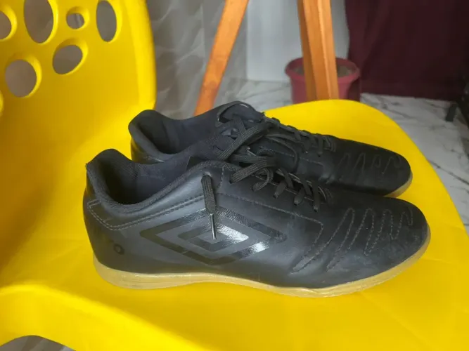 Society de futsal,semi nova usada apenas 3 vezes