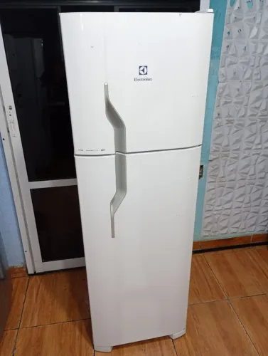 Geladeira Electrolux frost free 