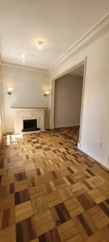 Venda apartamento totalmente reformado, 3 dormitórios living amplo, ótima iluminação, lare