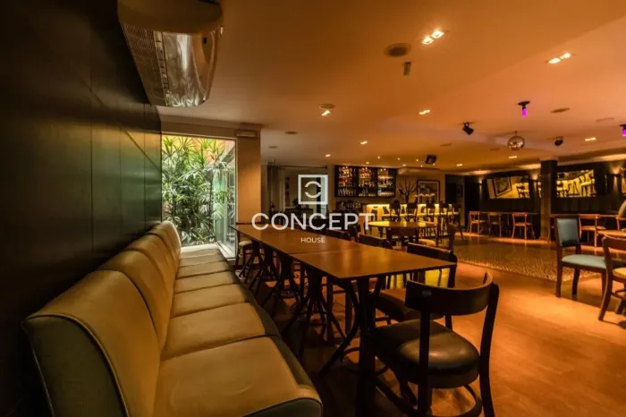 Predio comercial com auditório, restaurante, 12 salas, 3 pavimentos na Estecão de Mendonça