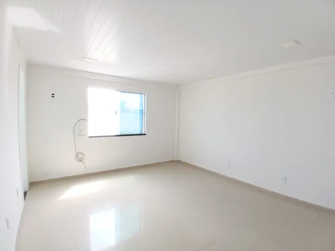 SALA COMERCIAL PARA ALUGAR NA OLIVEIRA PAIVA Excelente sala comercial de 25m² com WC, situ