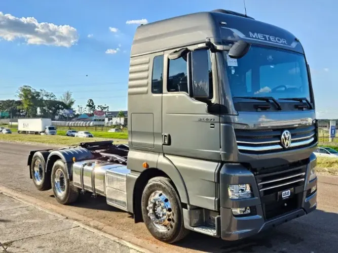 Vw Meteor 28.460 6x2 Ano 2025 Teto Alto Automático Mola Geladeira Baixo km Pronta Entrega