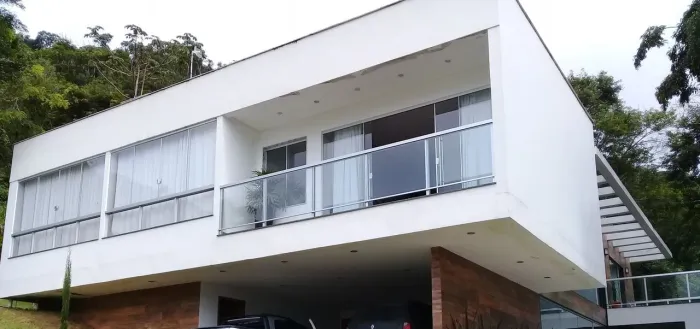 Vidros, espelhos, janelas, portas, box para banheiro,  esquadrias de alumínio 
