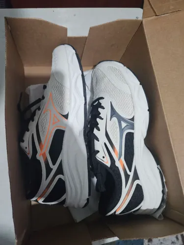 Vendo tenis novo e original Mizuno Hawk 5