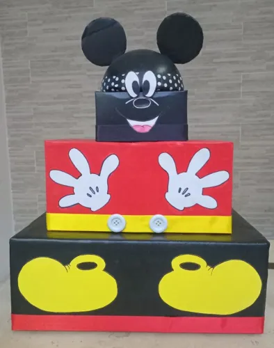  Desapego decoração festa Bolo fake tema Mickey em papelão, altura 44 cm