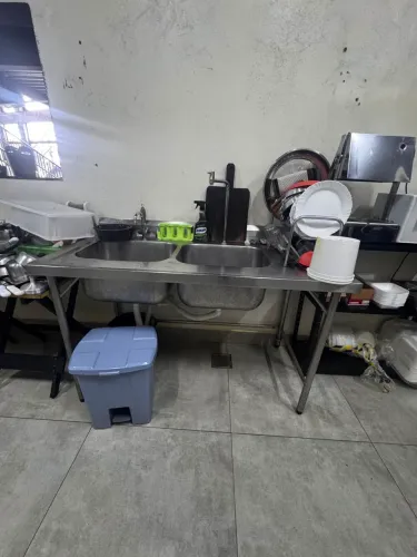 Pia de inox com duas cubas fundas