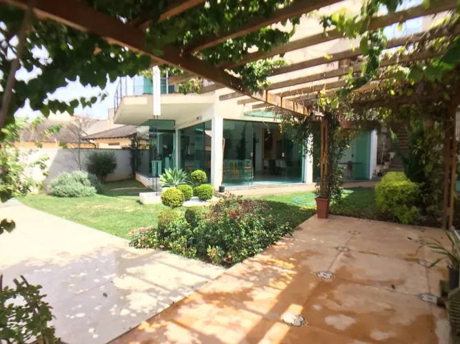 Casa à venda com 564 m² com 4 suites, piscina, sauna, churrasqueira,  V Oliveira, Mogi das