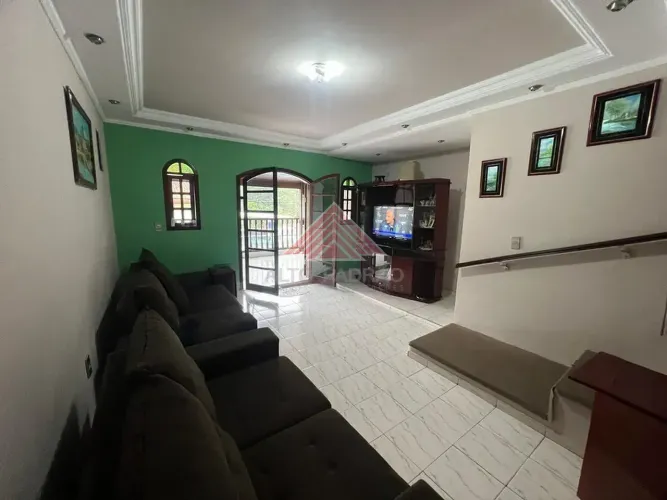 Sobrado com 3 dormitórios à venda, 224 m² por R$ 640.000,00 - Jardim Guapituba - Mauá/SP