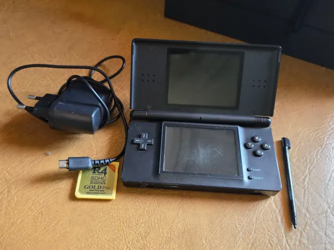 Nintendo DS Lite