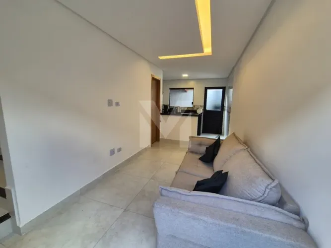 Casa em Condomínio no Maracanã, Praia Grande - 2 Dormitórios, 1 Vaga, Perto da Praia