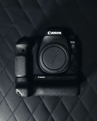 Canon 6D Mark II +Batery Grip +2Baterias