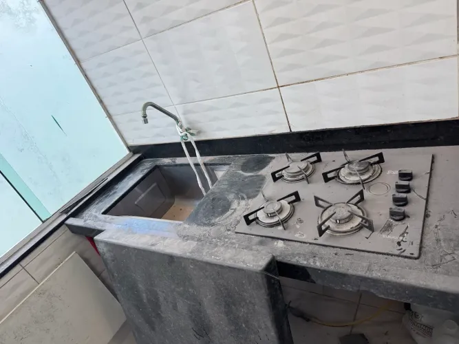 pia de marmore com fogao cooktop