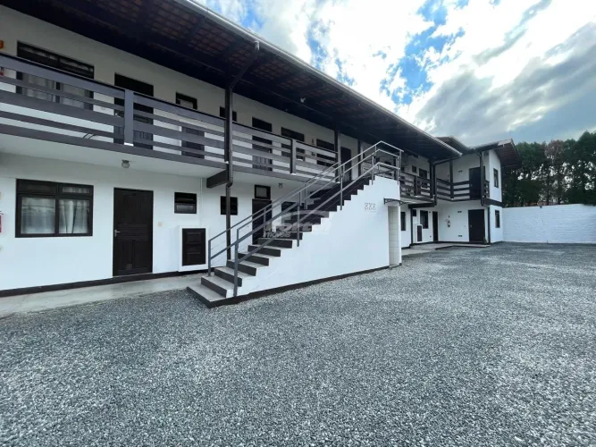 Apartamento/kitnet disponível para locação no bairro Velha, em Blumenau/SC.
