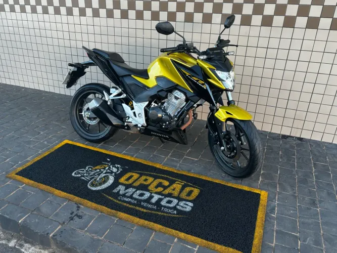 Vendo ou Troco Por Moto Honda CB Twister 300 ABS 2024 Completa Extra c/ 2026 Pago