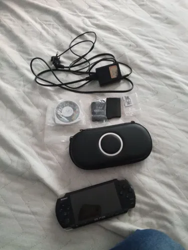 PSP 3000 original (novo) completo!, 1 bateria original, com duração de até 5 horas, mídia 