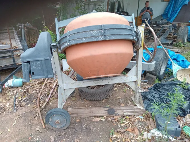 VENDO BETONEIRA 450 LITROS